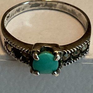 Lovely CW dyed howlite and marcasite ring